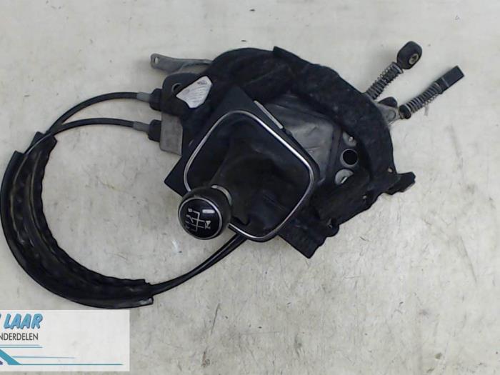 Gebruikte Schakelkabel Versnellingsbak Volkswagen Golf VI (5K1) 1.6 TDI 16V Prijs € 125,00 Margeregeling aangeboden door Autodemontage van de Laar
