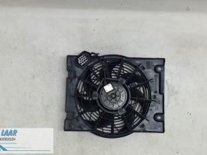 Gebruikte Koelvin Motor Opel Zafira (F75) 1.6 16V Prijs € 50,00 Margeregeling aangeboden door Autodemontage van de Laar