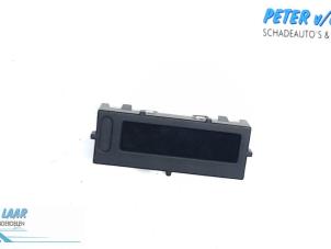 Gebruikte Display Interieur Renault Master III (MA/MB/MC/MD/MH/MF/MG/MH) 2.3 dCi 16V Prijs op aanvraag aangeboden door Autodemontage van de Laar