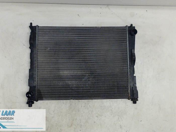 Gebruikte Radiateur Renault Twingo II (CN) 1.2 16V Prijs € 50,00 Margeregeling aangeboden door Autodemontage van de Laar