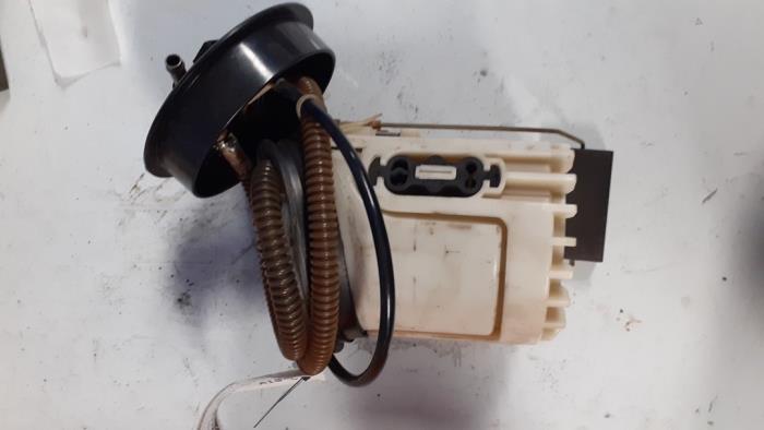 Gebruikte Benzinepomp Volkswagen Polo III (6N1) 1.3i 55 Prijs € 35,00 Margeregeling aangeboden door Autodemontage van de Laar
