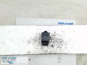 Gebruikte Schakelaar handrem Renault Grand Scénic III (JZ) 1.5 dCi 110 Prijs € 30,00 Margeregeling aangeboden door Autodemontage van de Laar