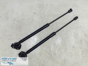 Gebruikte Gasdemperset Achterklep Renault Megane III Berline (BZ) 1.5 dCi 110 Prijs € 40,00 Margeregeling aangeboden door Autodemontage van de Laar