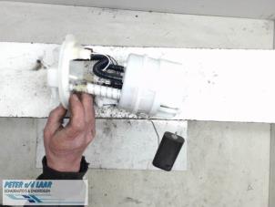 Gebruikte Benzinepomp Renault Clio IV (5R) 0.9 Energy TCE 90 12V Prijs € 100,00 Margeregeling aangeboden door Autodemontage van de Laar