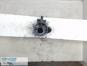 Gebruikte Luchtmassameter Mercedes C Combi (S203) 2.2 C-200 CDI 16V Prijs € 50,00 Margeregeling aangeboden door Autodemontage van de Laar