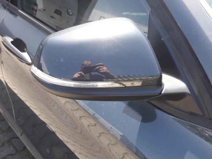 Buitenspiegel rechts van een BMW X1 2017
