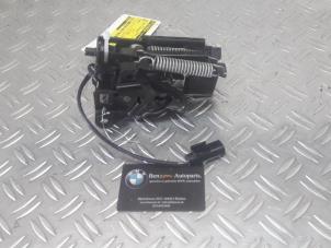 Gebruikte Motorkap Slotmechaniek BMW 3-Serie Prijs op aanvraag aangeboden door Benzon Autodemontage