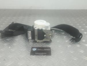 Gebruikte Veiligheidsgordel rechts-voor BMW 2-Serie Prijs op aanvraag aangeboden door Benzon Autodemontage