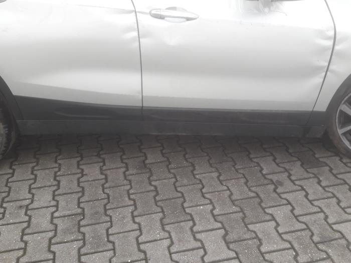 Zijskirt rechts van een BMW X2 (F39)  2018