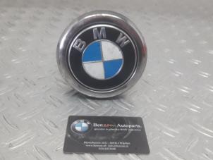 Gebruikte Handgreep Achterklep BMW 1-Serie Prijs op aanvraag aangeboden door Benzon Autodemontage