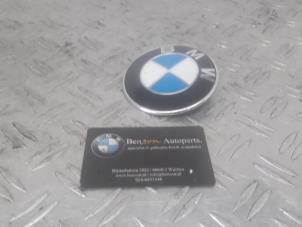 Gebruikte Embleem BMW 3-Serie Prijs op aanvraag aangeboden door Benzon Autodemontage