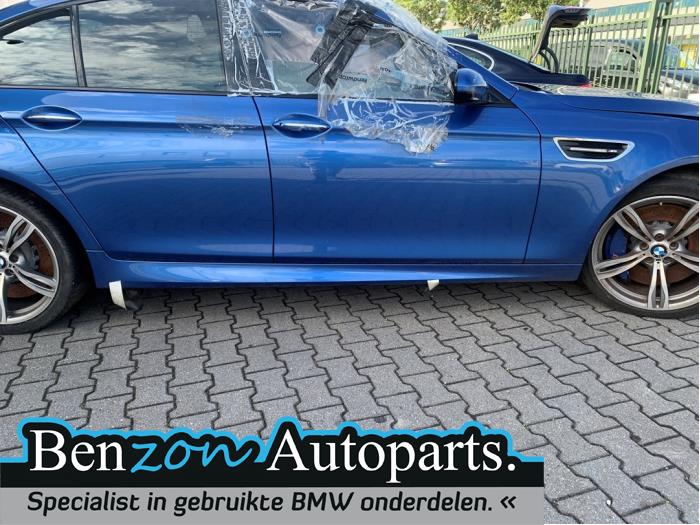 Sideskirt rechts van een BMW 5-Serie 2013