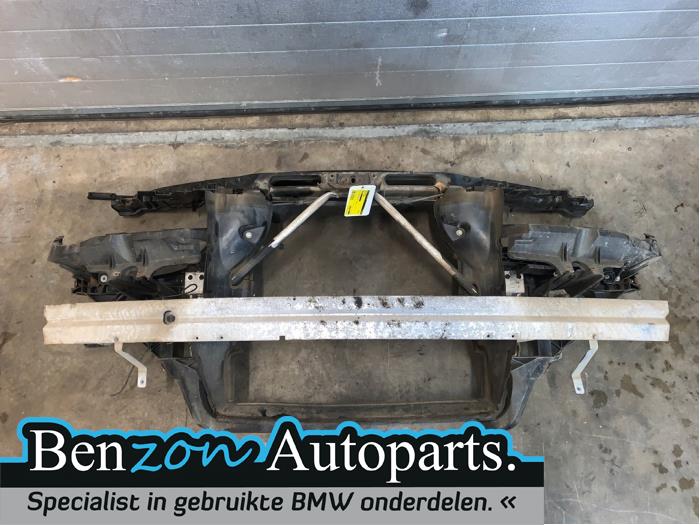 Frontpaneel van een BMW X3 2006