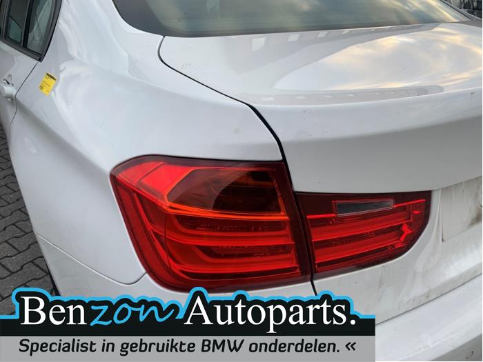 Achterlicht links van een BMW 3-Serie 2014