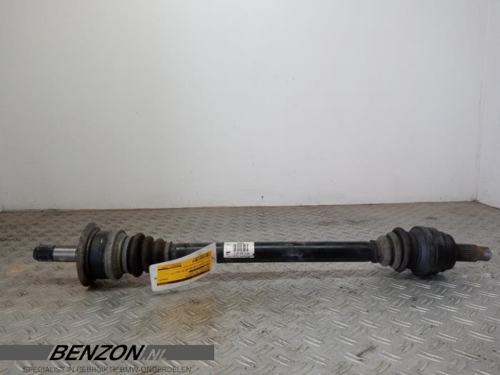 Gebruikte Aandrijfas rechts-achter BMW 5 serie (F10) 530i 24V Prijs € 50,00 Margeregeling aangeboden door Benzon Autodemontage