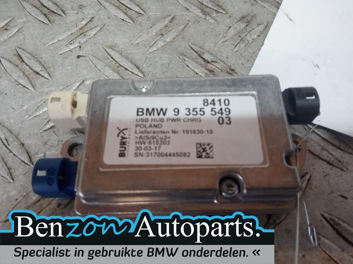 USB module van een BMW 3 serie (F30) 330d xDrive 3.0 24V Performance Power Kit 2017