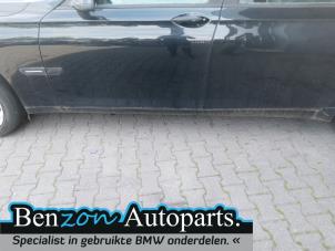 Gebruikte Sideskirt links BMW 7 serie (F01/02/03/04) 750i,Li,LiS V8 32V Prijs op aanvraag aangeboden door Benzon Autodemontage