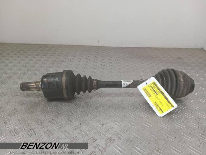 Gebruikte Aandrijfas links-voor BMW 2 serie Active Tourer (F45) 220dA xDrive 2.0 TwinPower Turbo 16V Prijs € 302,50 Inclusief btw aangeboden door Benzon Autodemontage
