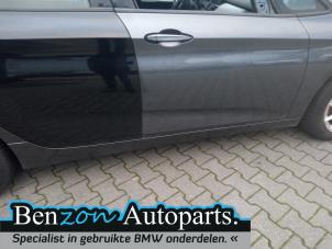Gebruikte Zijskirt rechts BMW 2 serie Active Tourer (F45) 220dA xDrive 2.0 TwinPower Turbo 16V Prijs € 60,50 Inclusief btw aangeboden door Benzon Autodemontage