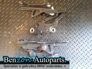 Gebruikte Motorkap Scharnier BMW 3 serie (F30) 328d 2.0 16V Prijs € 90,75 Inclusief btw aangeboden door Benzon Autodemontage