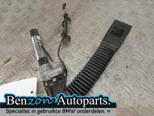 Gebruikte Gordelspanner links BMW 5 serie (F10) 520d 16V Prijs € 90,75 Inclusief btw aangeboden door Benzon Autodemontage