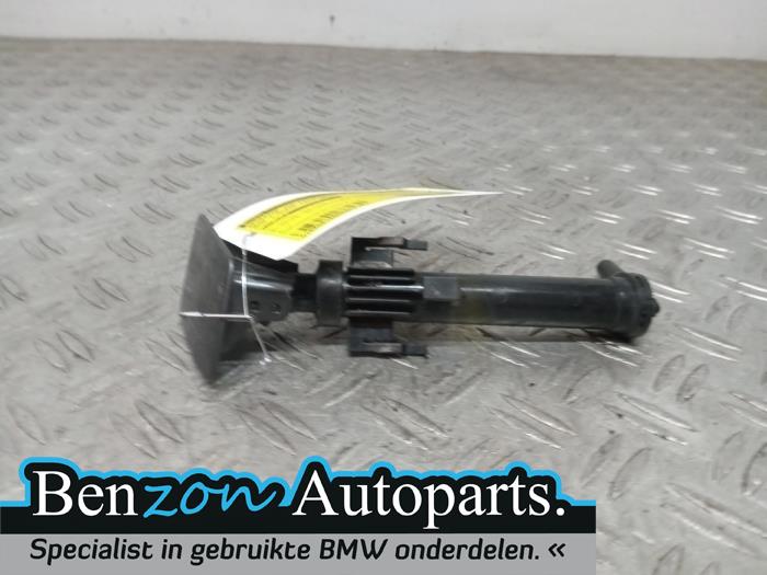 Afdekkap koplampsproeier rechts van een BMW 1 serie (F20) 116d 1.6 16V Efficient Dynamics 2013