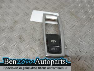 Gebruikte Handrem schakelaar BMW 5 serie Touring (F11) 520d 16V Prijs op aanvraag aangeboden door Benzon Autodemontage