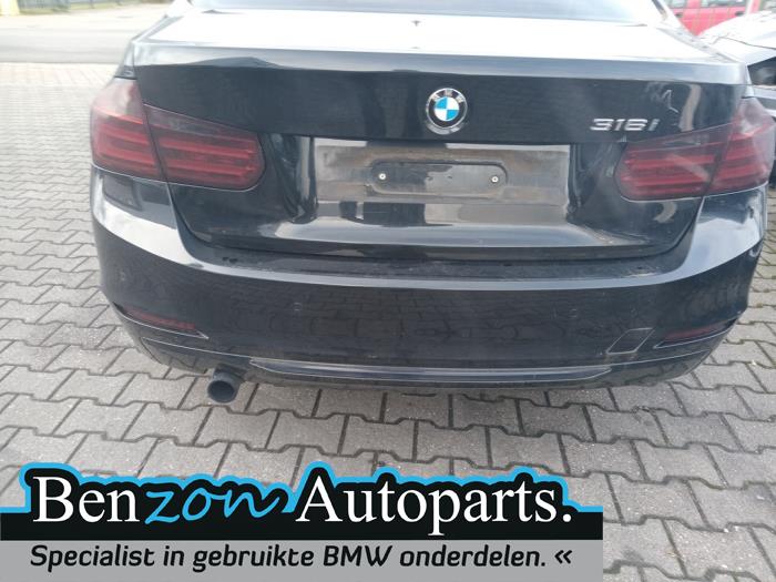 Achterbumper van een BMW 3 serie (F30) 316i 1.6 16V 2013