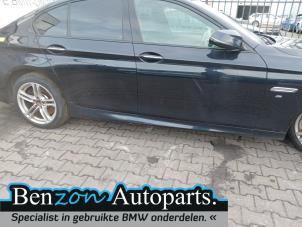 Gebruikte Zijskirt rechts BMW 5 serie (F10) 535d 24V Prijs € 151,25 Inclusief btw aangeboden door Benzon Autodemontage