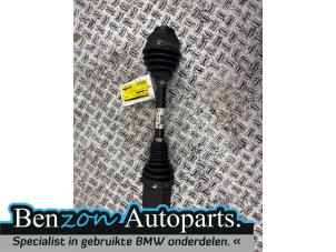 Gebruikte Aandrijfas links-voor BMW 3 serie (F30) 330d xDrive 3.0 24V Performance Power Kit Prijs € 302,50 Inclusief btw aangeboden door Benzon Autodemontage