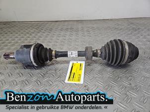 Gebruikte Aandrijfas links-voor BMW 1-Serie Prijs € 375,00 Margeregeling aangeboden door Benzon Autodemontage