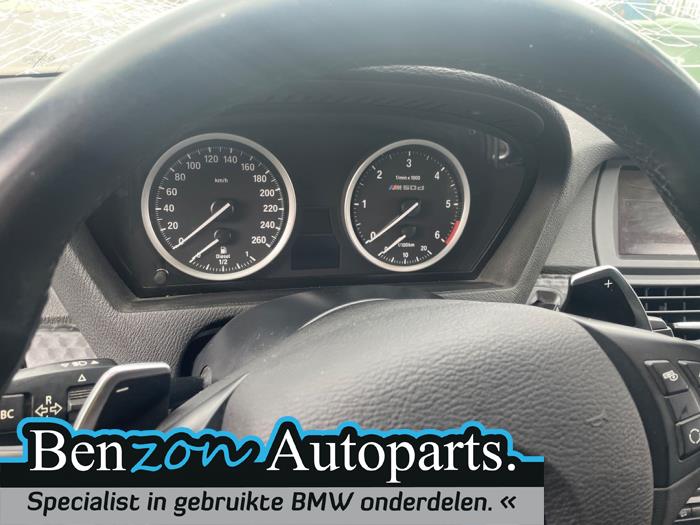 Kilometerteller KM van een BMW X6 (E71/72) M50d 3.0 24V 2012