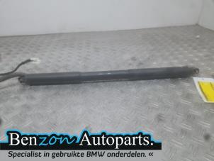 Gebruikte Kofferdekseldemper rechts-achter BMW M135 (F40) M135i xDrive 2.0 TwinPower 16V Prijs op aanvraag aangeboden door Benzon Autodemontage