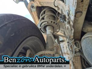 Gebruikte Schokdemperpoot rechts-voor BMW 1 serie (F40) Prijs € 200,00 Margeregeling aangeboden door Benzon Autodemontage