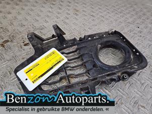 Gebruikte Afdekplaat mistlamp rechts BMW 4 serie (F32) 435d xDrive 3.0 24V Prijs € 42,35 Inclusief btw aangeboden door Benzon Autodemontage