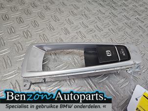 Gebruikte Schakelaar handrem BMW X5 (F15) Prijs op aanvraag aangeboden door Benzon Autodemontage