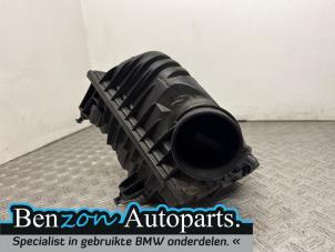 Gebruikte Luchtfilterhuis BMW 1 serie (F40) 116d 1.5 12V TwinPower Prijs op aanvraag aangeboden door Benzon Autodemontage