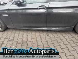 Gebruikte Sideskirt links BMW 5 serie Touring (F11) 530d 24V Blue Performance Prijs € 151,25 Inclusief btw aangeboden door Benzon Autodemontage