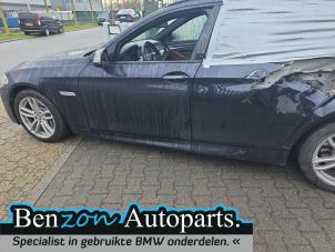 Gebruikte Sideskirt links BMW 5 serie Touring (F11) M550d xDrive 24V Prijs € 125,00 Margeregeling aangeboden door Benzon Autodemontage