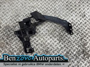 Gebruikte Koplampframe rechts BMW 2 serie Active Tourer (F45) 225xe iPerformance 1.5 TwinPower Turbo 12V Prijs € 100,00 Margeregeling aangeboden door Benzon Autodemontage