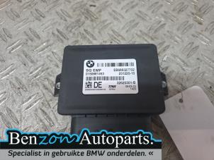 Gebruikte Handrem Module BMW 5 serie Touring (F11) M550d xDrive 24V Prijs € 40,00 Margeregeling aangeboden door Benzon Autodemontage