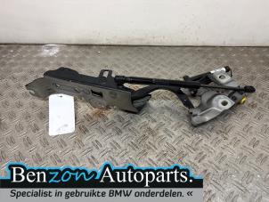 Gebruikte Motorkap Scharnier BMW 2 serie Active Tourer (F45) 225xe iPerformance 1.5 TwinPower Turbo 12V Prijs € 115,00 Margeregeling aangeboden door Benzon Autodemontage