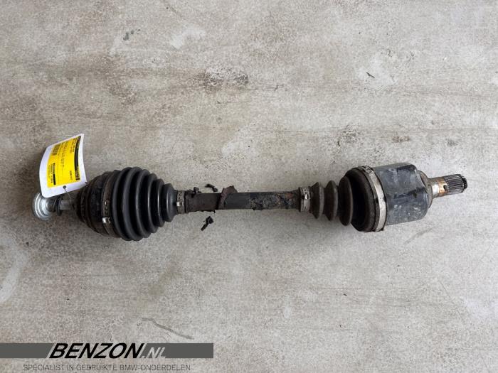 Gebruikte Aandrijfas links-voor BMW 2 serie Gran Tourer (F46) Prijs € 200,00 Margeregeling aangeboden door Benzon Autodemontage