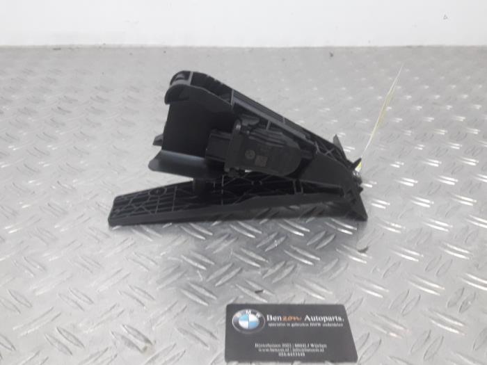 Sensor Gaspedaalpositie van een BMW 3-Serie 2015