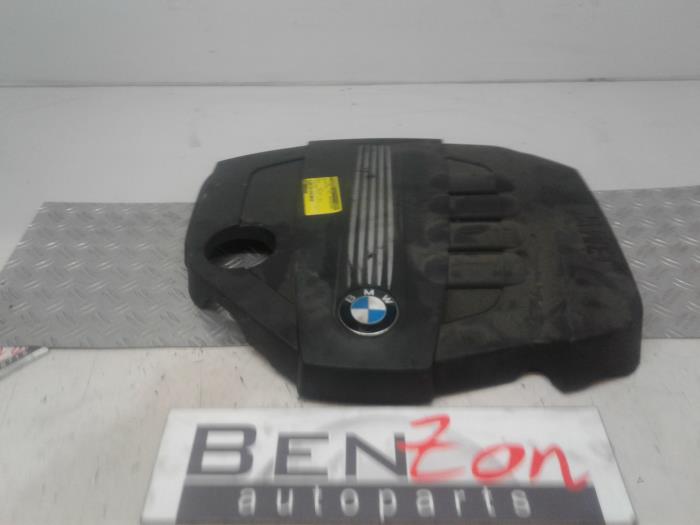 Afdekplaat motor van een BMW 1-Serie 2014