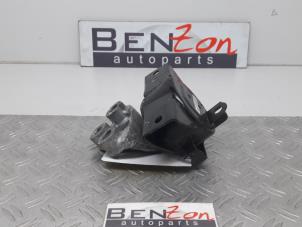 Gebruikte Versnellingsbak Steun Opel Mokka Prijs op aanvraag aangeboden door Benzon Autodemontage