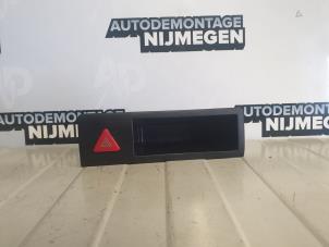 Gebruikte Gevarenlicht Schakelaar Volkswagen Transporter Prijs op aanvraag aangeboden door Autodemontage Nijmegen