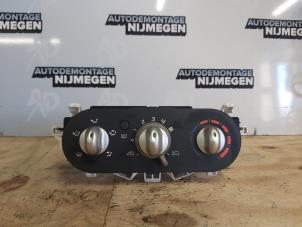 Gebruikte Kachel Bedieningspaneel Renault Twingo II (CN) 1.5 dCi 90 FAP Prijs op aanvraag aangeboden door Autodemontage Nijmegen