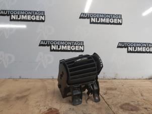 Gebruikte Luchtrooster achter Mercedes SL (R230) 3.7 SL-350 V6 18V Prijs op aanvraag aangeboden door Autodemontage Nijmegen