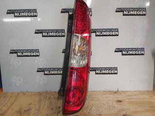 Gebruikte Achterlicht links Fiat Doblo Cargo (223) 1.3 D 16V Multijet Prijs op aanvraag aangeboden door Autodemontage Nijmegen
